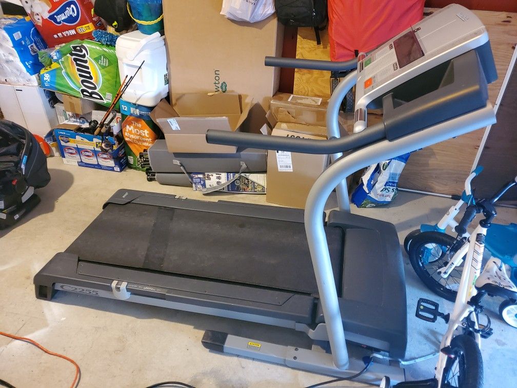 NordicTrack C2255 treadmill