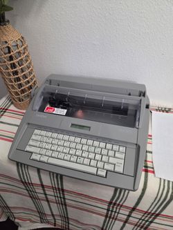 Brother SX-4000 typewriter- with 3 ink cartridges!