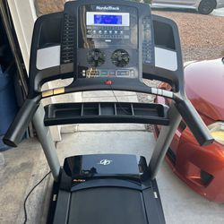 (free Delivery)Nordictrack Elite Has 15incline And 12speeds 