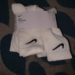 Nike Everyday Socks Size WMN 6-10 Men 6-8
