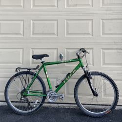 Trek 830 Mountain Bike – 21-Speed – 26” Wheels – Aluminum Frame Bicycle