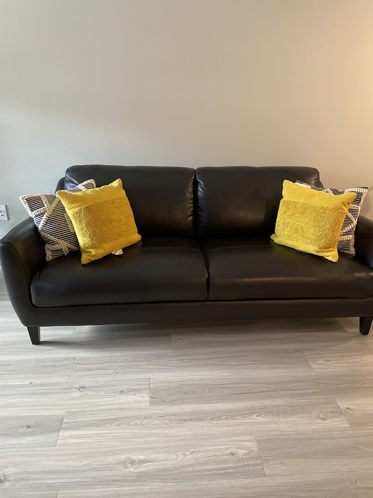 DARK BROWN LEATHER COUCH 