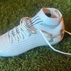 Stunning Cleats  Size 7 