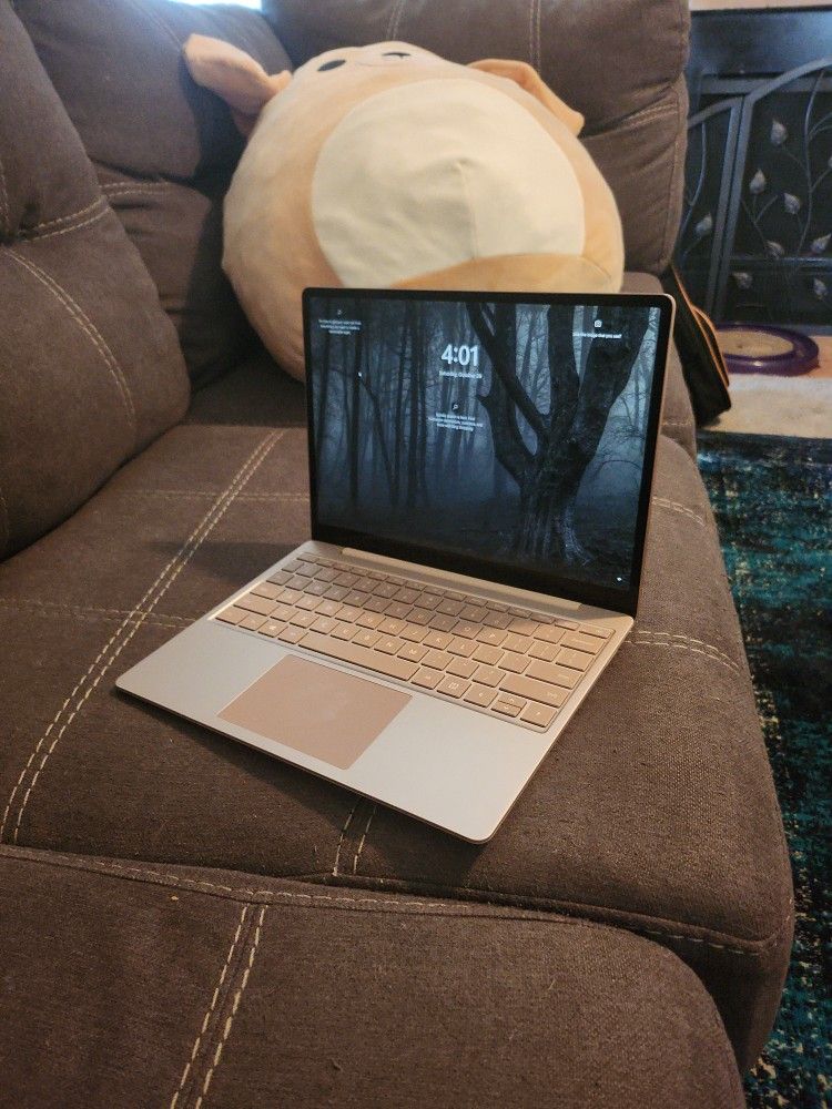 Surface Laptop Go, Sandstone (Pink)