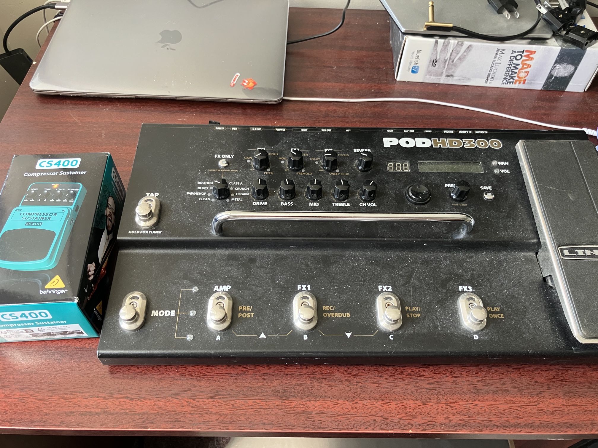 POD HD300 (Electric Guitar Multi-Effects Processor) + Free Behringer Compressor Pedal CS400 