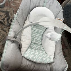 Bouncer/ Vibrating Chair