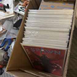Spawn comic lot of 42 comics including many short prints as well as multiple #300’s and cover variants.  In really good condition. Multiple very grada