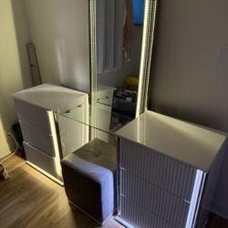 LED WHITE VANITY 