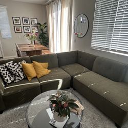 SECTIONAL COUCH - Benton IV Collection