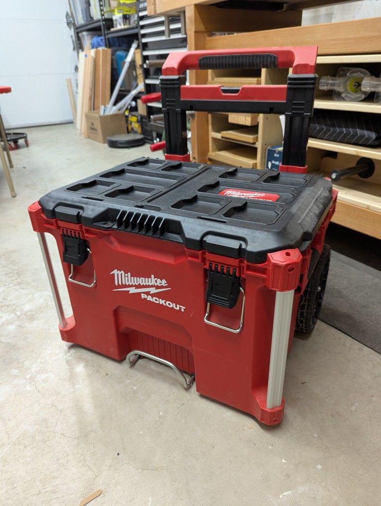 Milwaukee Packout Rolling Toolbox