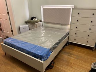 Modern 5-Piece Light Oak Bedroom Set with LED Headboard