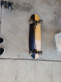 Magneto Skate Board (Almost New)