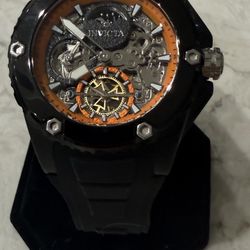 The Invicta Akula 42770 is a 51mm automatic men's