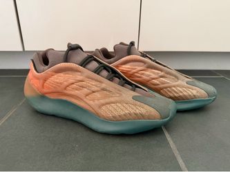 Adidas Yeezy 700 V3 Copper Fade - Like New - Size 11.5