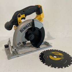 DEWALT 20-Volt MAX Cordless 6-1/2 in. Circular Saw (Tool-Only)