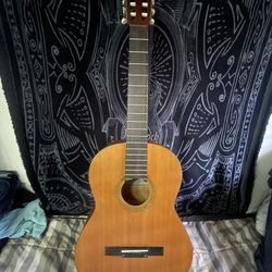Classic Yamaha Acoustic Guitar 🎸