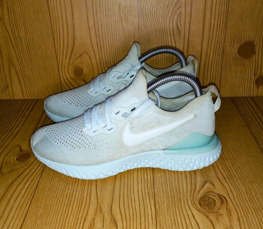 Nike epic react flyknit 2 women's sizing hotsell