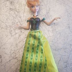 Disney Original Frozen Movie Singing Anna Doll Mattel 2014