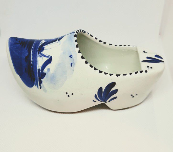 Set of 2 Delft Blue Holland Shoes/Ceramic Art/Hand painted Pottery/Collectible.  Cash or PayPal.