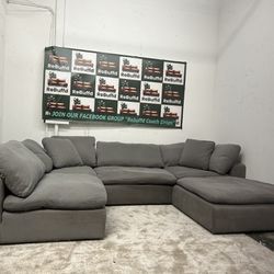Delivery Available! Jerome’s 5 Piece Modular Sofa 