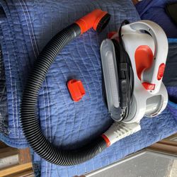 BLACK+DECKER Auto Pivot Vac 12V DC Car Handheld Vacuum