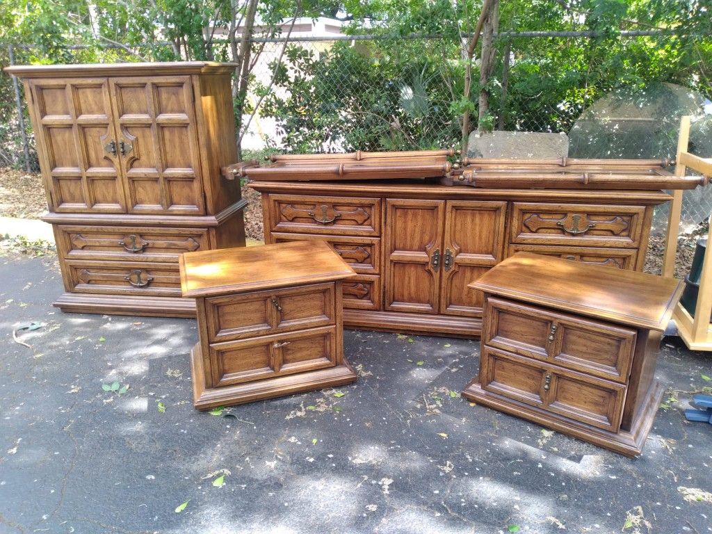 Herendon Vintage King Bedroom Furniture Delivery Available