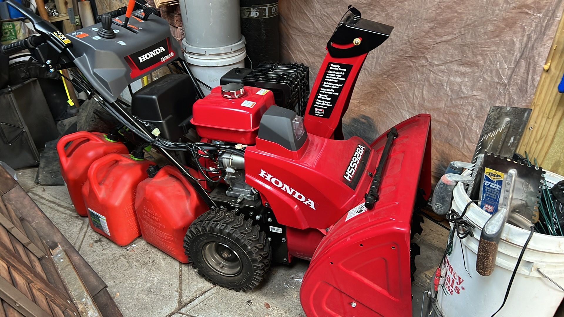 Honda HSS928AWD 28” 9Hp Snowblower Battery Electric Start, Power Steering