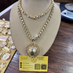 Alexander chain & charm