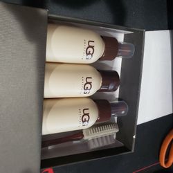 UGG Sheepskin Care Kit Cleaner Protector Refresher Kit 4 pc. New in Open Box
