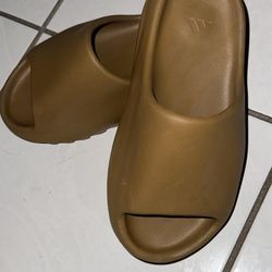 Yeezy Slides Size 5