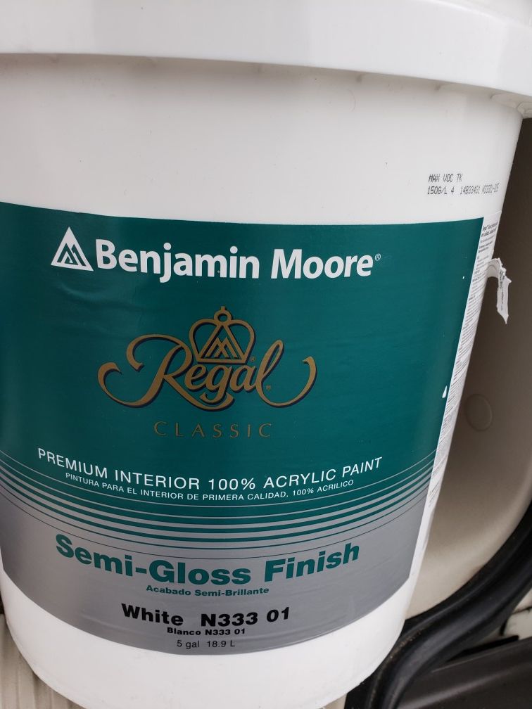 5 gallon Benjamin Moore semi gloss paint