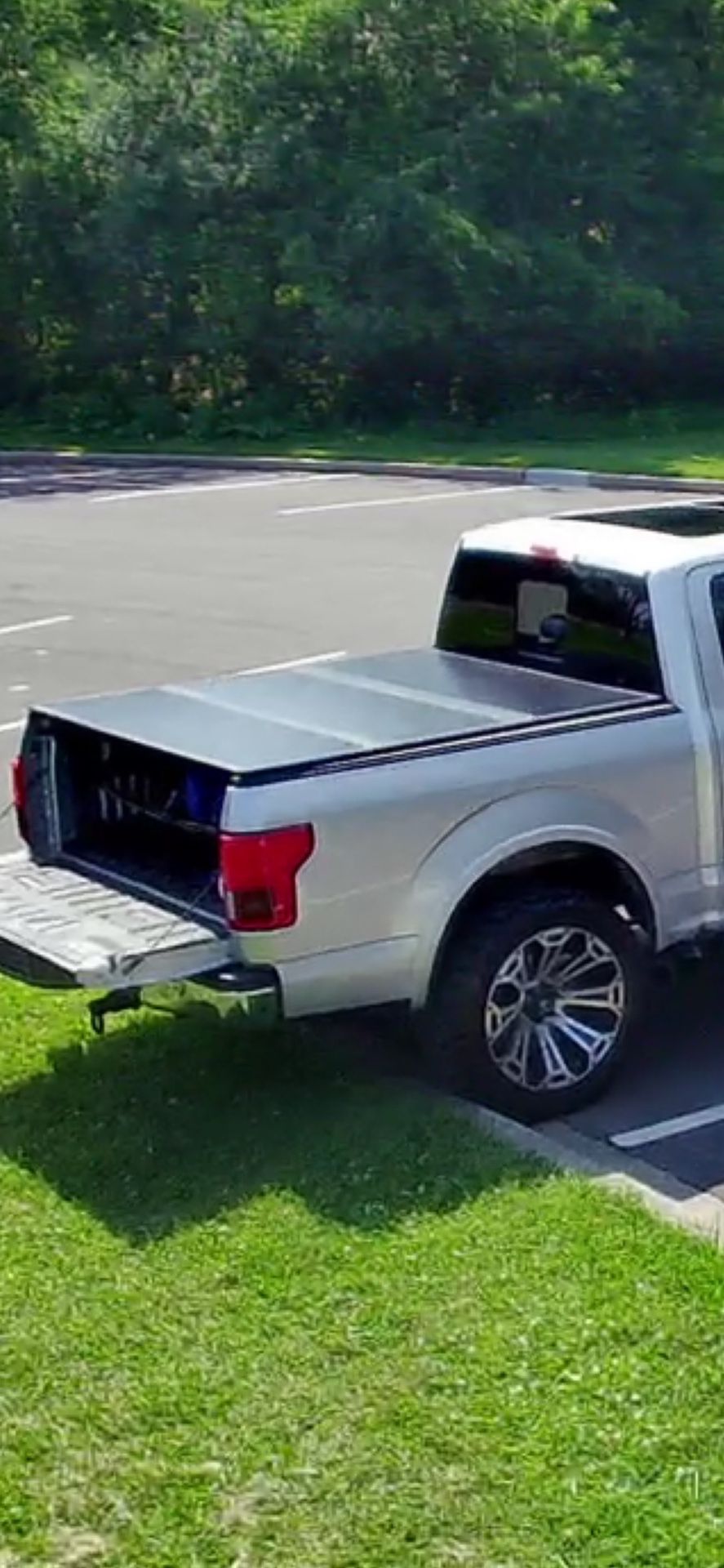 Tonneau Cover For Pick Up Trucks.