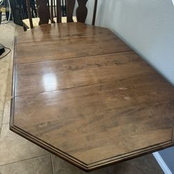Great Condition Wood Kitchen & Dining Room Table