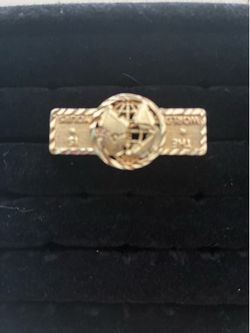 The world is yours 14kt gold plated double finger ring