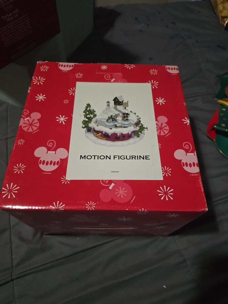 Vintage Holiday Disney Mickey And Minnies Tree Farm Ice Skating Musical NIB NEW