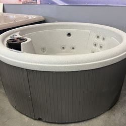 New Freeflow Aptos Spa Hot Tub 110v Or 220v 