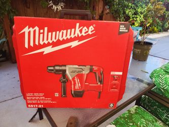 Milwaukee #5517-21 1-9/16 in. SDS-Max Corded Electric Rotary https://offerup.com/redirect/?o=SGFtbWVyLmlu exelent working condition.