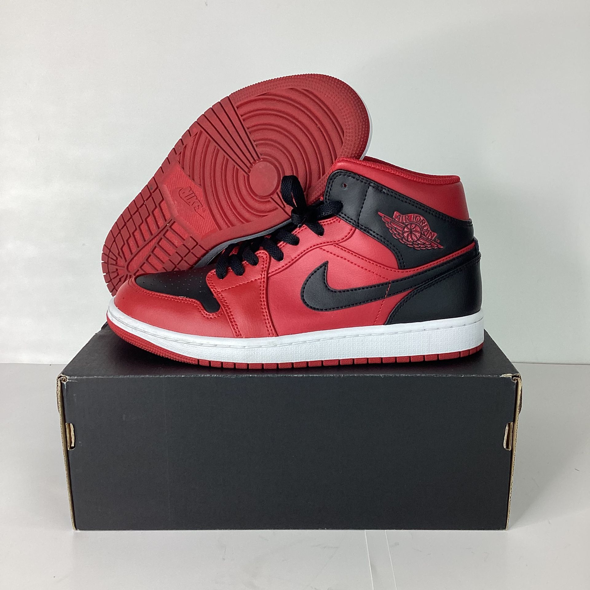 Air Jordan 1 Mid Reverse Bred Shoes Size: 9 W/ Original Box