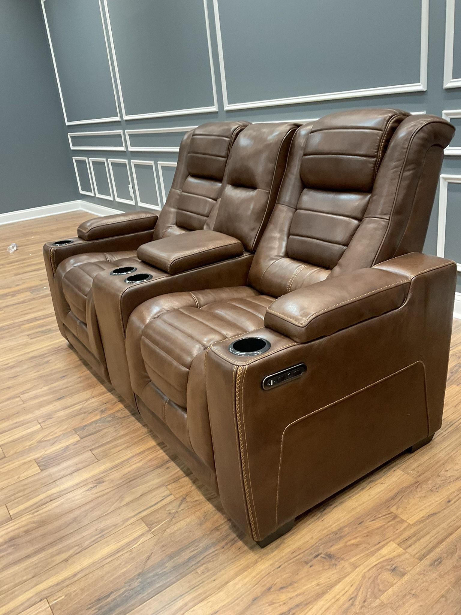 New Dual Power Recliner Console Loveseat ONLY . Plzzz Read Ad