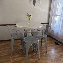 Table / Chair
