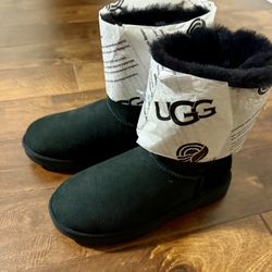 UGG Bailey Bow II size 8 Boots 