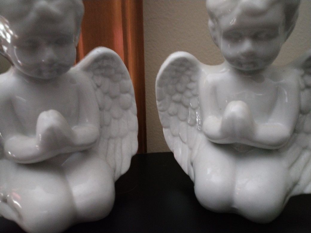 Porcelain Angel Set.  4.00