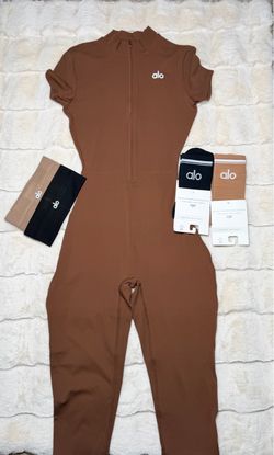 Yoga Brown Short Sleeve Bodysuit with matching socks/headband
