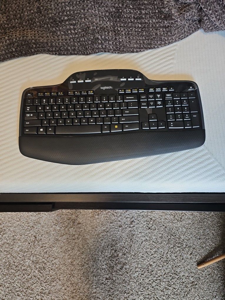 Logitech MK 710 Ful-Size Wireless Keyboard And Mouse Bundle