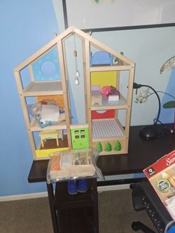 24x28x12 plan toys Dollhouse and  accessories