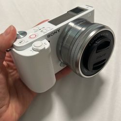 Sony ZV E10 Camera With 15-55mm lens In White
