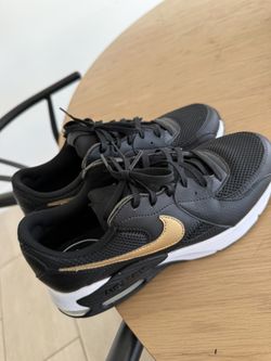 Nikes Womens Size 9 