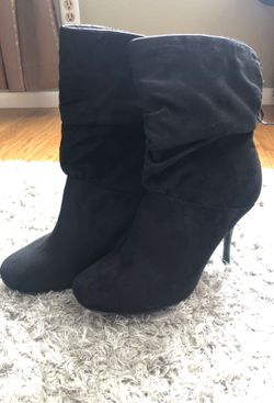 Women’s black boots size 9