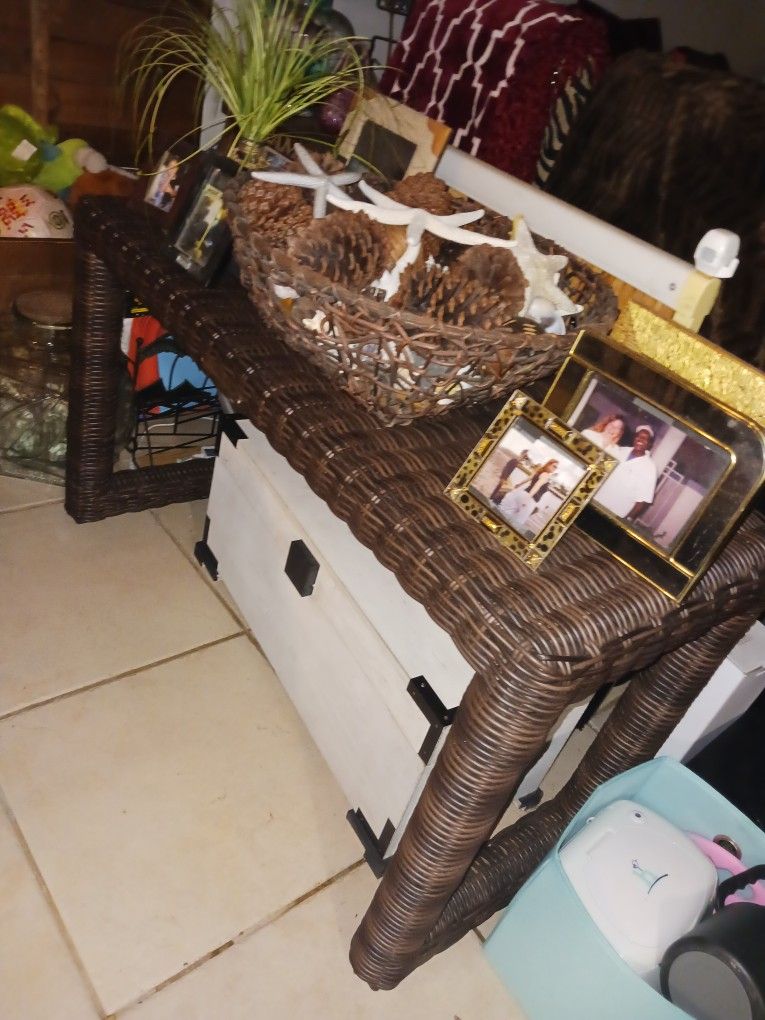 DREXEL HERITAGE OUTDOOR INDOOR GORGEOUS STRONG TABLE 46IN LONG 50 FINAL PRICE THIS COST 489