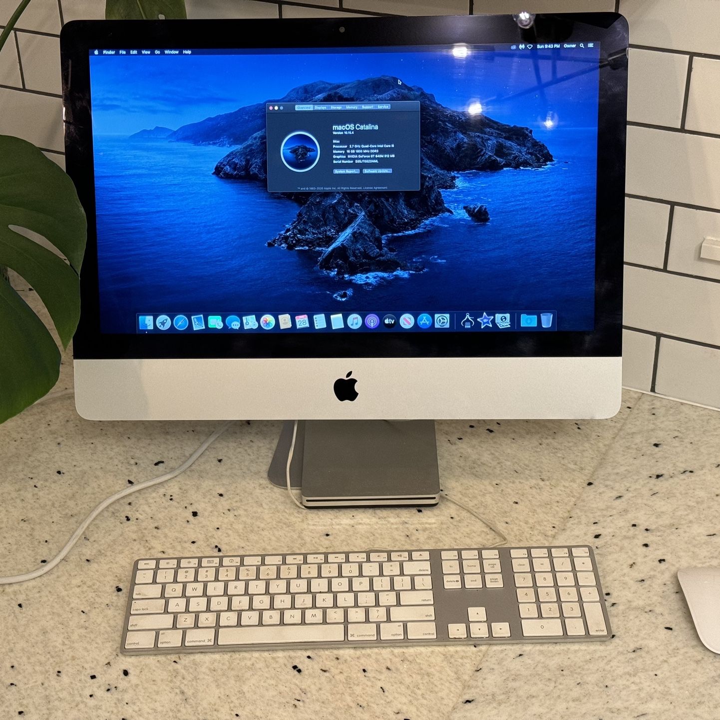 Late 2012 Apple iMac 21.5 Inch (500gb SSD, 16GB RAM, GT 640M GPU, i5 2.7ghz CPU, Webcam, DVD Burner, Magic Mouse)